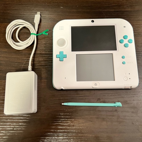 Nintendo 2DS Seafoam Green - Picture 2 of 2
